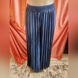 Elegant Blue Pleated Skirt SIZE SMALL AT LARGE SPANDEX